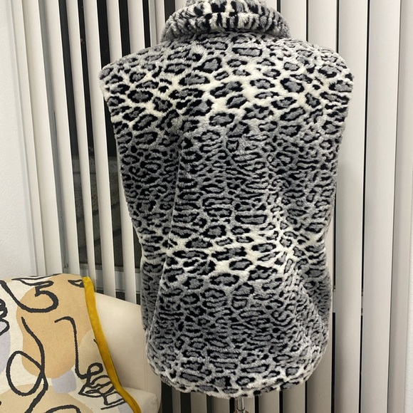 VEST MADE IN CANADA 🍁 🇨🇦 - Picture 3 of 6